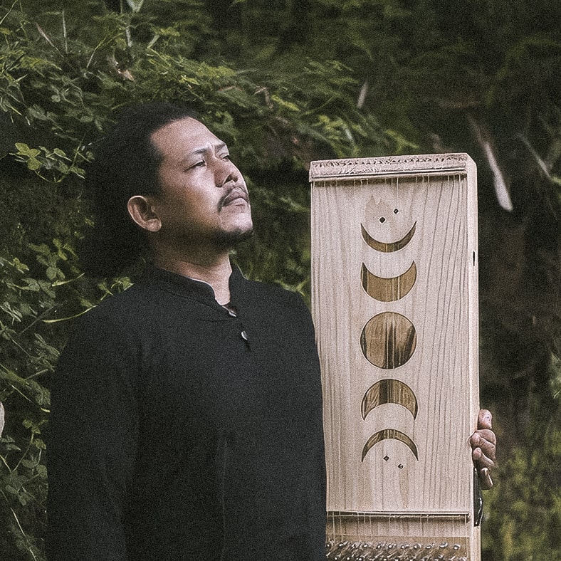 Yadi Bangkit, Instrument Maker